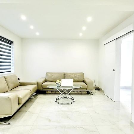 Beautiful 3 Bedroom House In London -Ensuite Bed Room Twickenham Kültér fotó