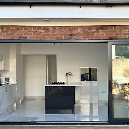 Beautiful 3 Bedroom House In London -Ensuite Bed Room Twickenham Kültér fotó
