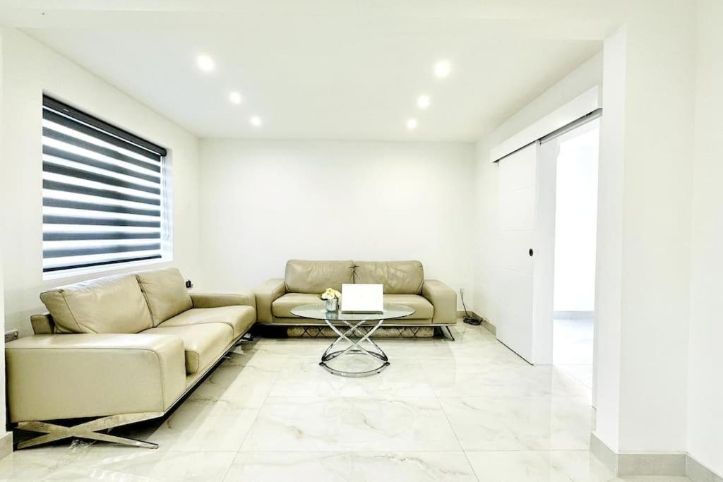 Beautiful 3 Bedroom House In London -Ensuite Bed Room Twickenham Kültér fotó